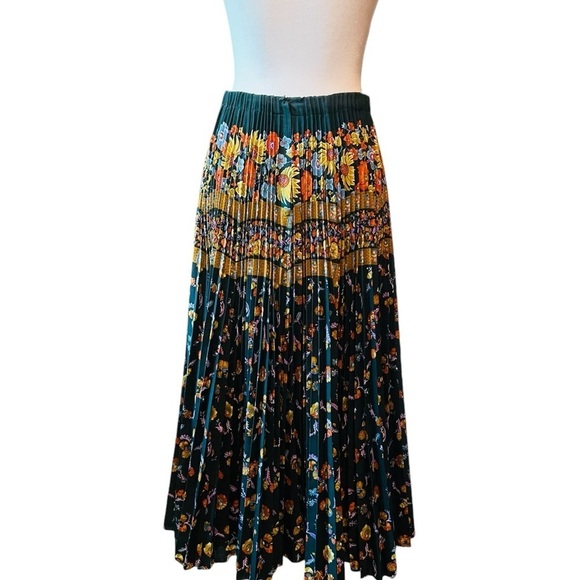 ELISSA OF CALIFORNIA PLEATED FLORAL SKATER SKIRT DARK GREEN - Picture 4 of 14